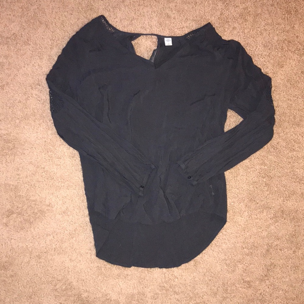 Women’s long sleeve charcoal top w/sleeve detail
